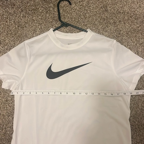 NWOT kids Nike White Short Sleeve Tee with black Swoosh size large+ - Picture 4 of 8